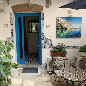 Affittacamere Cortile Azzurro, Trapani